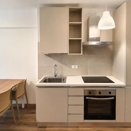 Apartamento Hostdomus - Saturno Center
